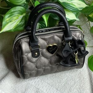 Elegant Black Quilted Handbag